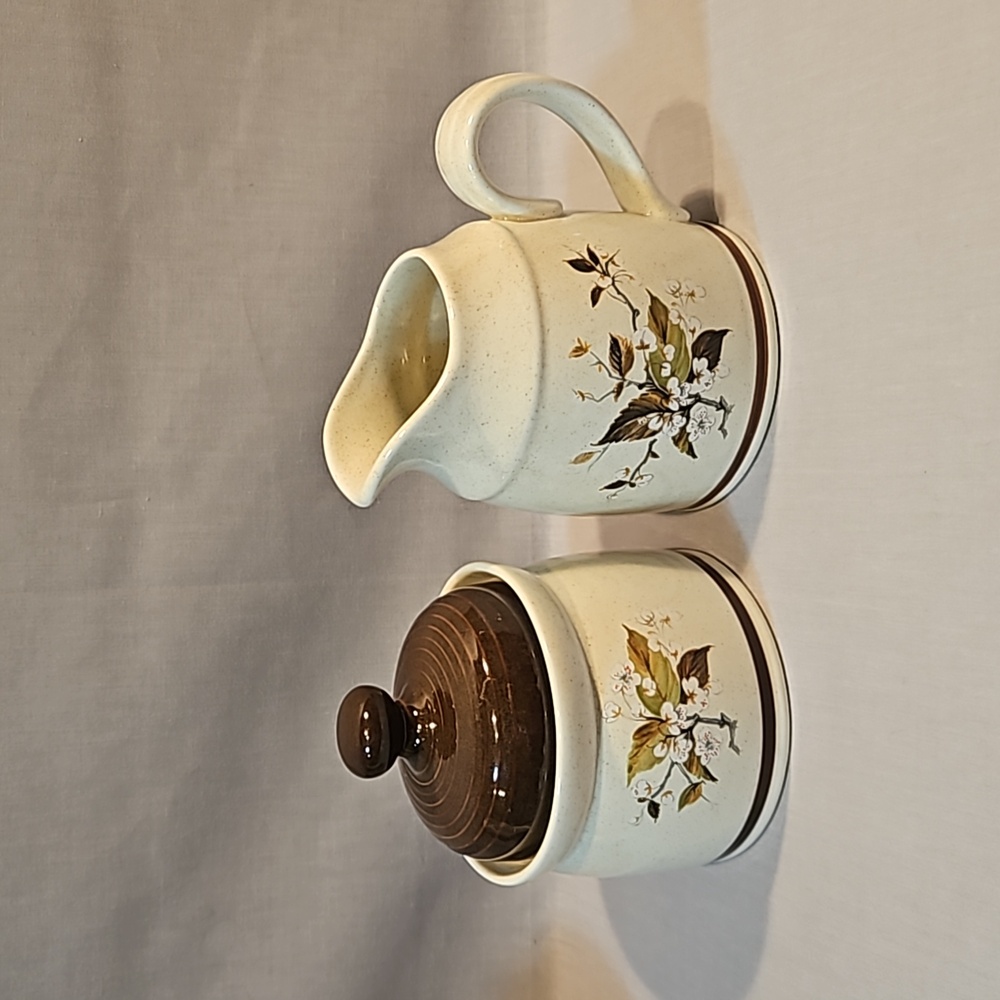 NEW Royal Doulton Wild Cherry 1038 Creamer & Sugar w/Lid